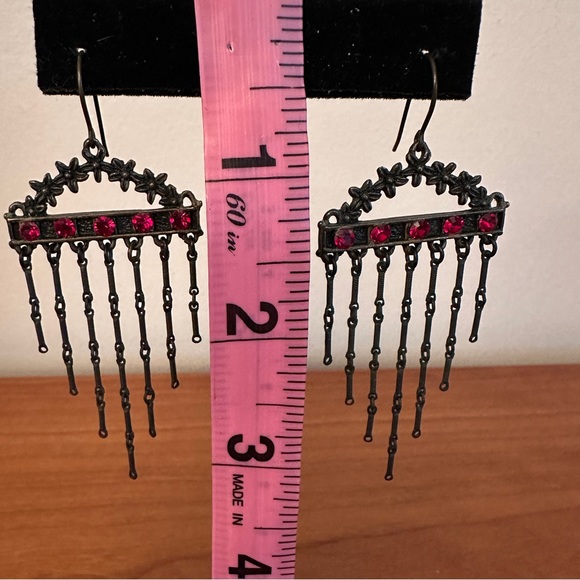 Brooch with red “stones” and matching pierced earrings - Picture 8 of 12